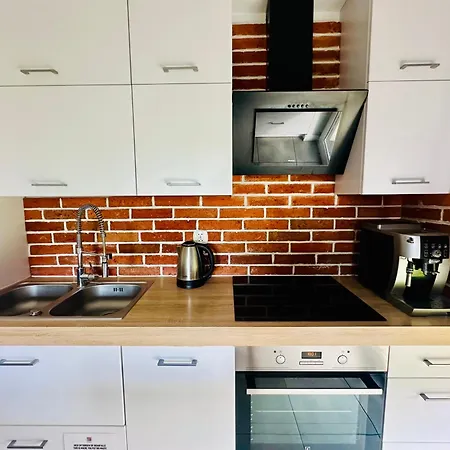 Dom Nad Jeziorem Miedwie, *