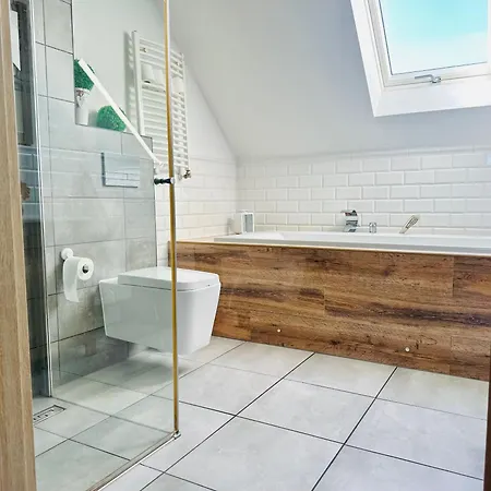 Dom Nad Jeziorem Miedwie, * Zieleniewo (Stargard)